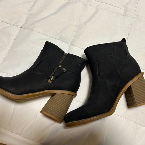 Dr. Scholl's Black Ankle Boots with Tan Heel - Picture 4 of 6